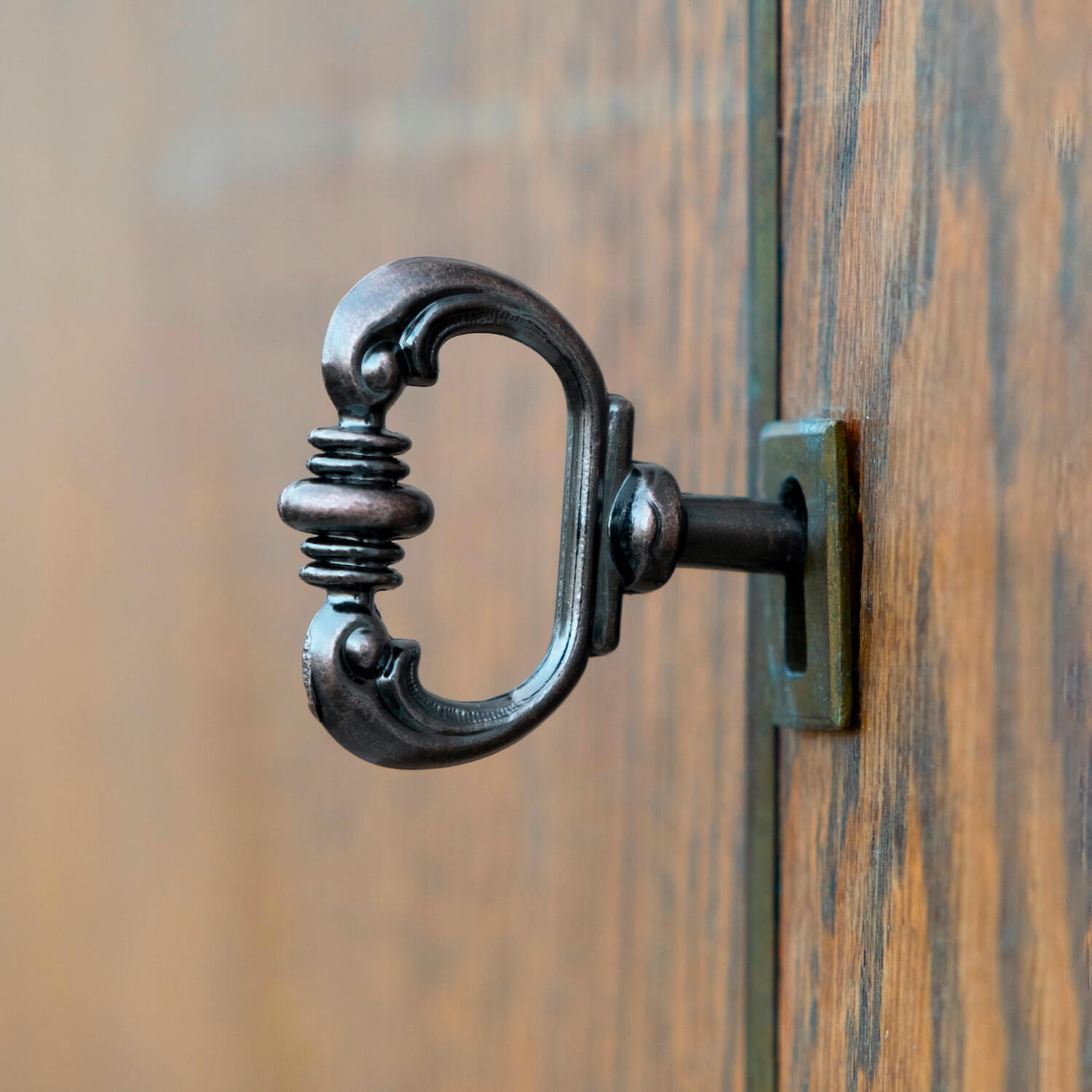 Срочный вызов мастера по замкам: когда нельзя откладывать